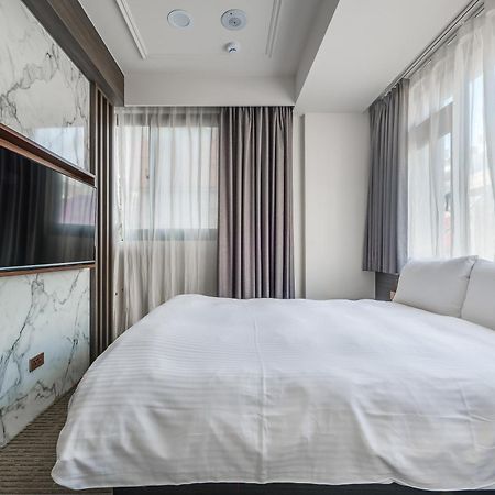 Dream Mansion Hotel Taichung Bagian luar foto