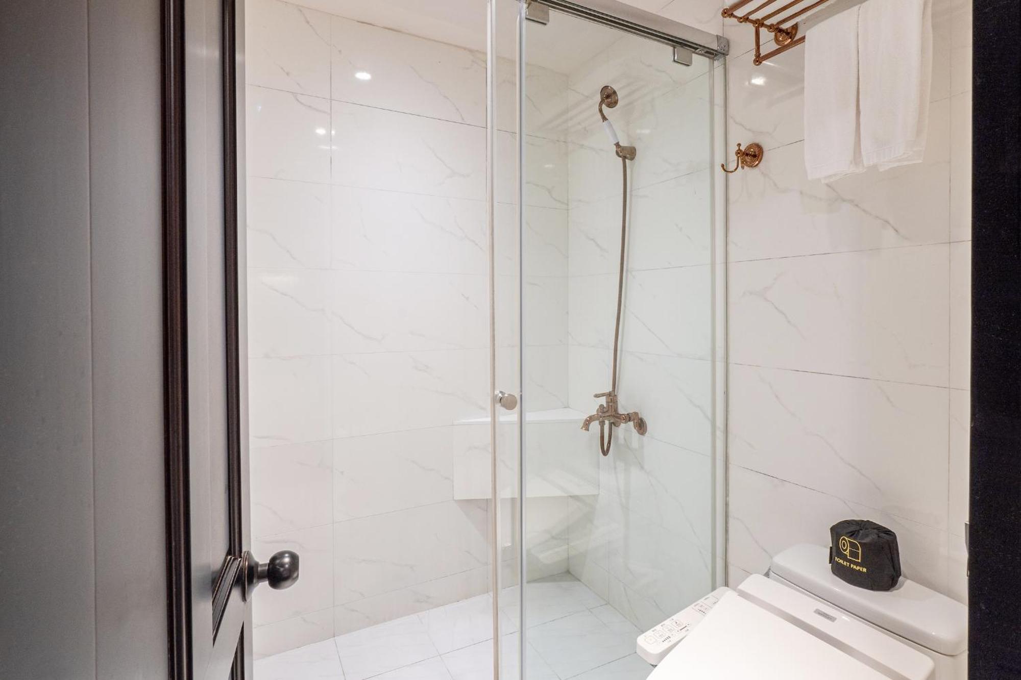 Dream Mansion Hotel Taichung Bagian luar foto