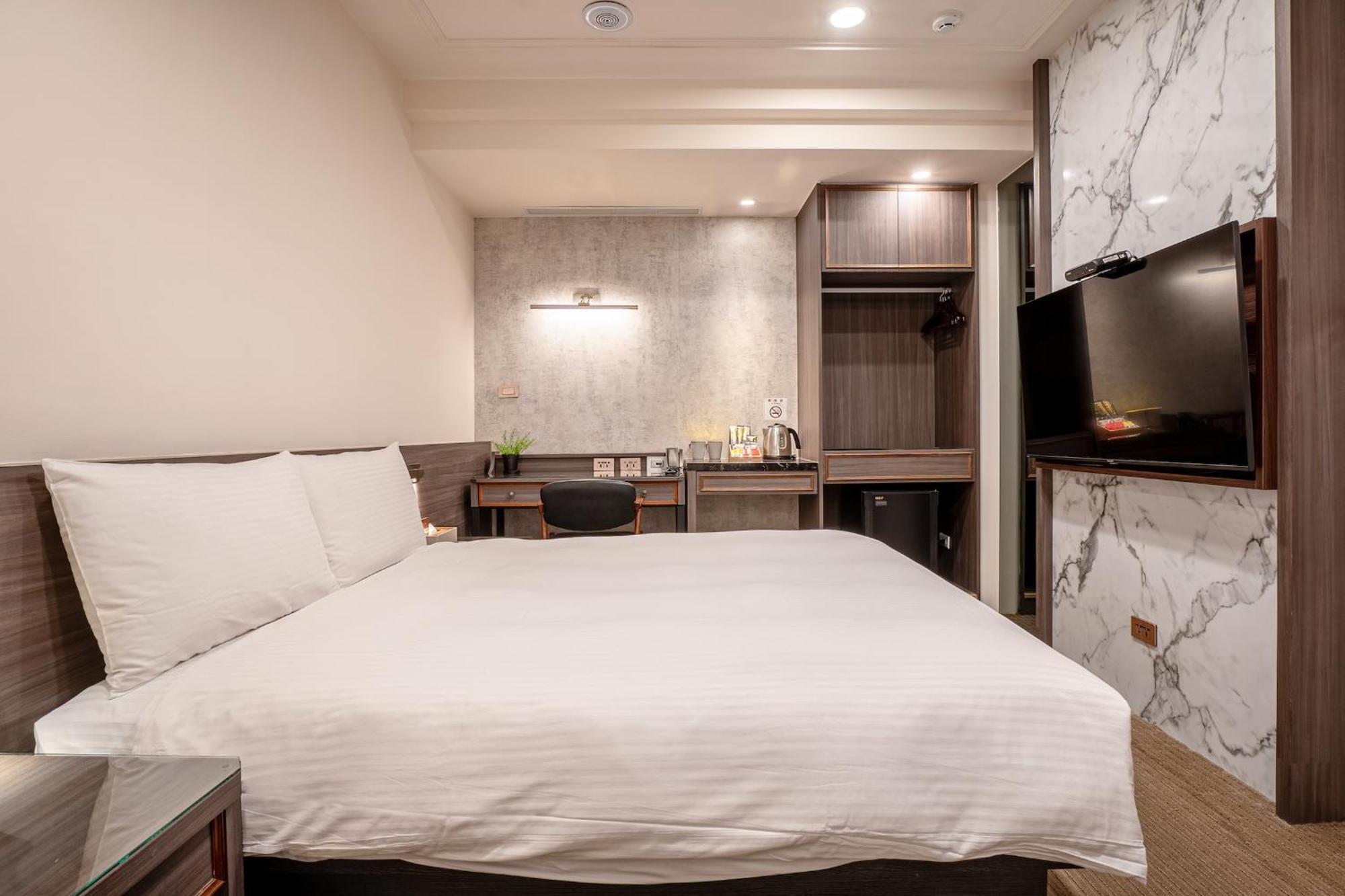 Dream Mansion Hotel Taichung Bagian luar foto