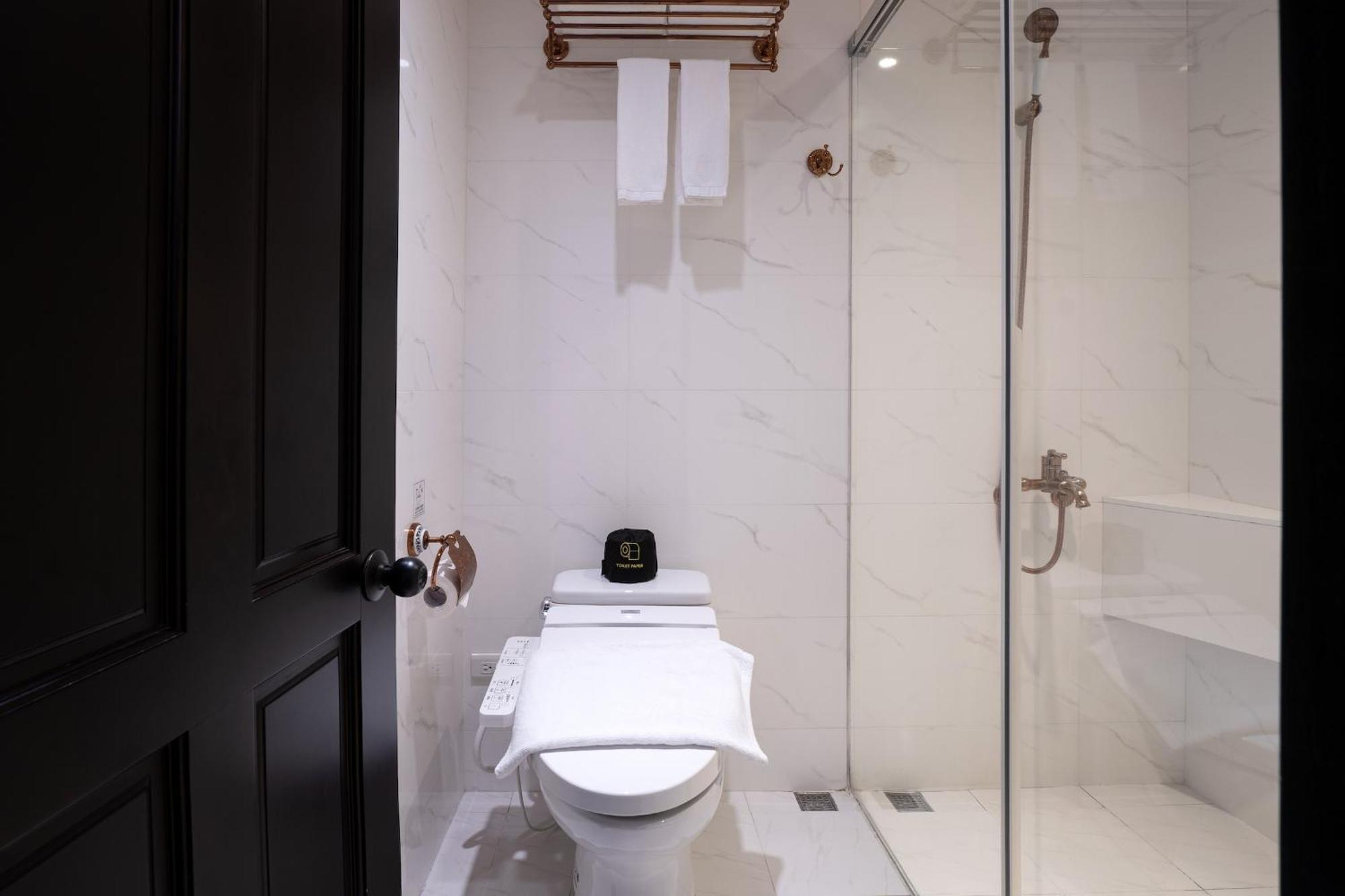 Dream Mansion Hotel Taichung Bagian luar foto