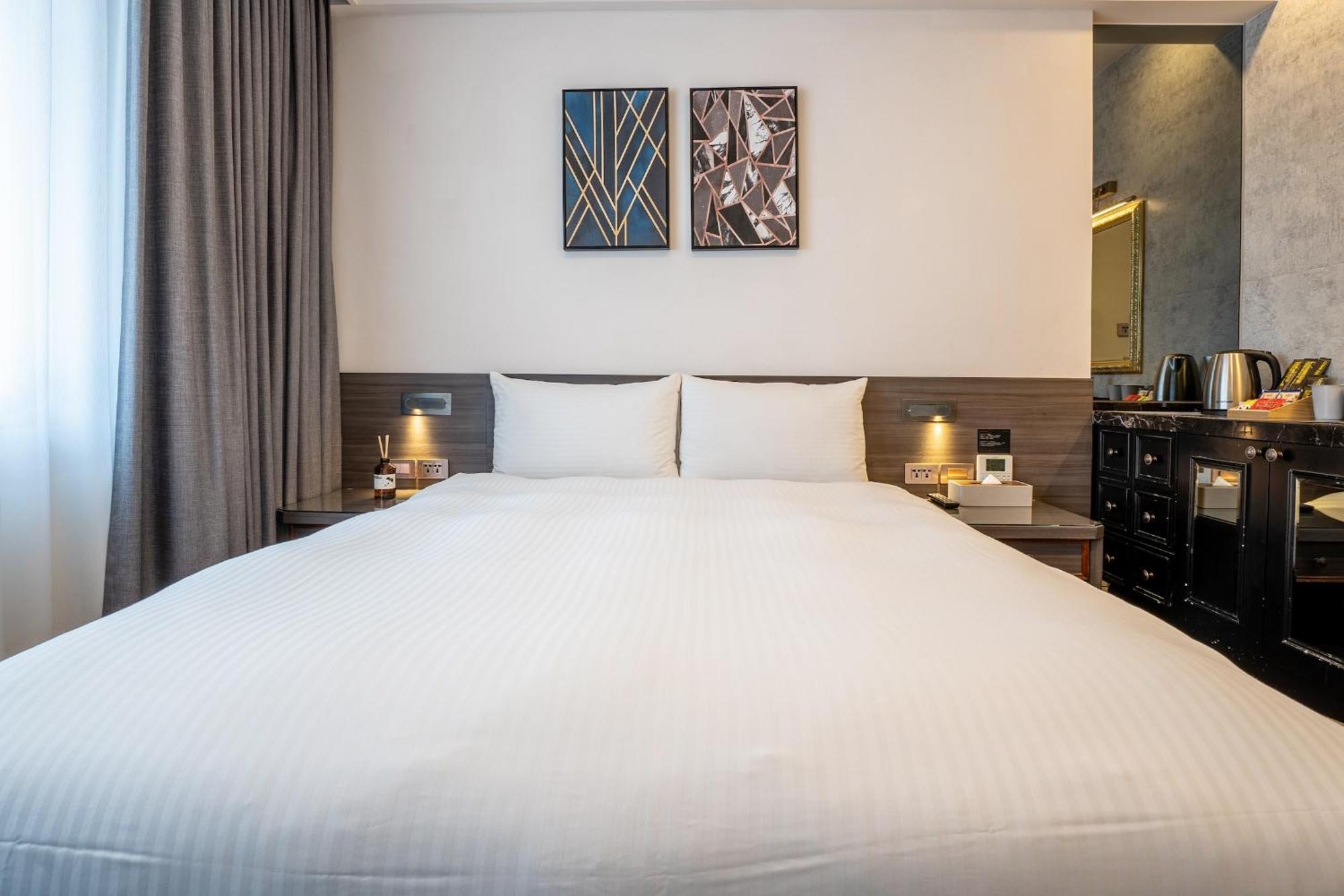 Dream Mansion Hotel Taichung Bagian luar foto