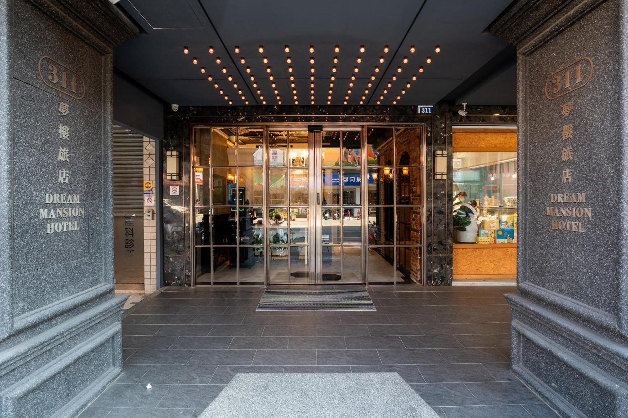 Dream Mansion Hotel Taichung Bagian luar foto
