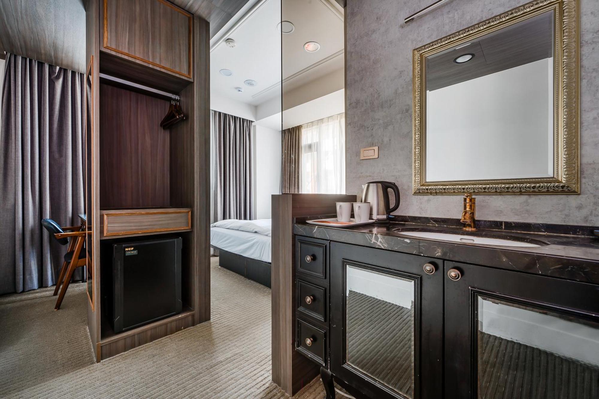 Dream Mansion Hotel Taichung Bagian luar foto
