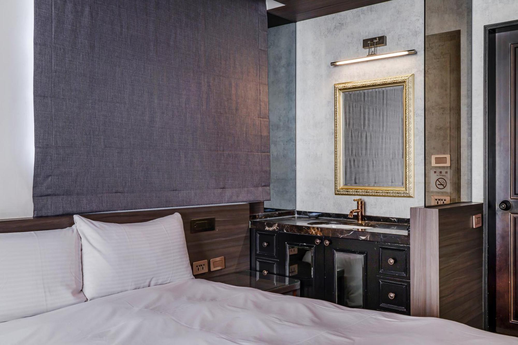 Dream Mansion Hotel Taichung Bagian luar foto