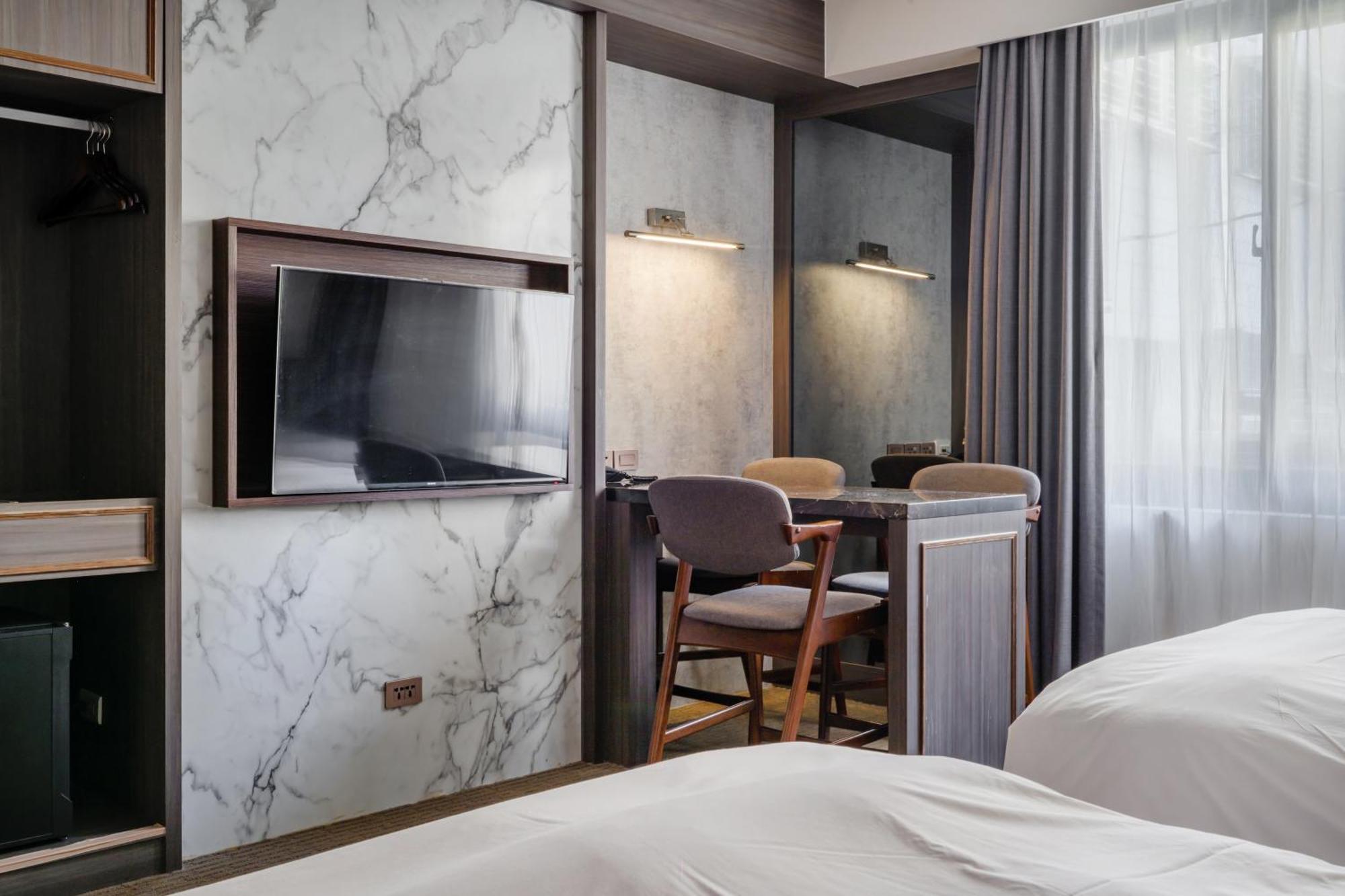 Dream Mansion Hotel Taichung Bagian luar foto