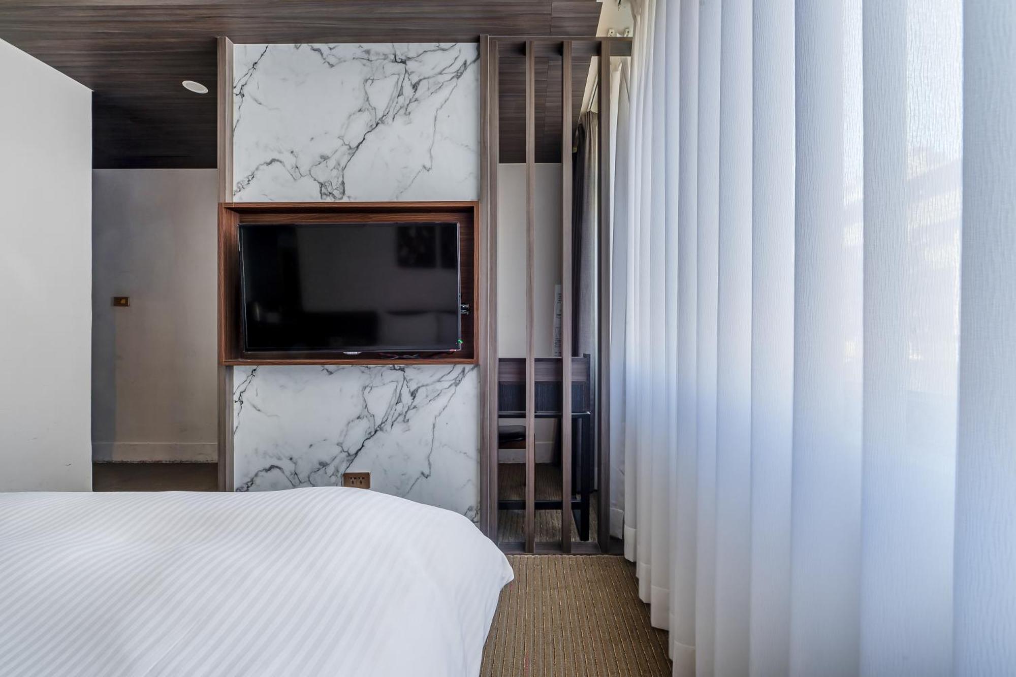 Dream Mansion Hotel Taichung Bagian luar foto