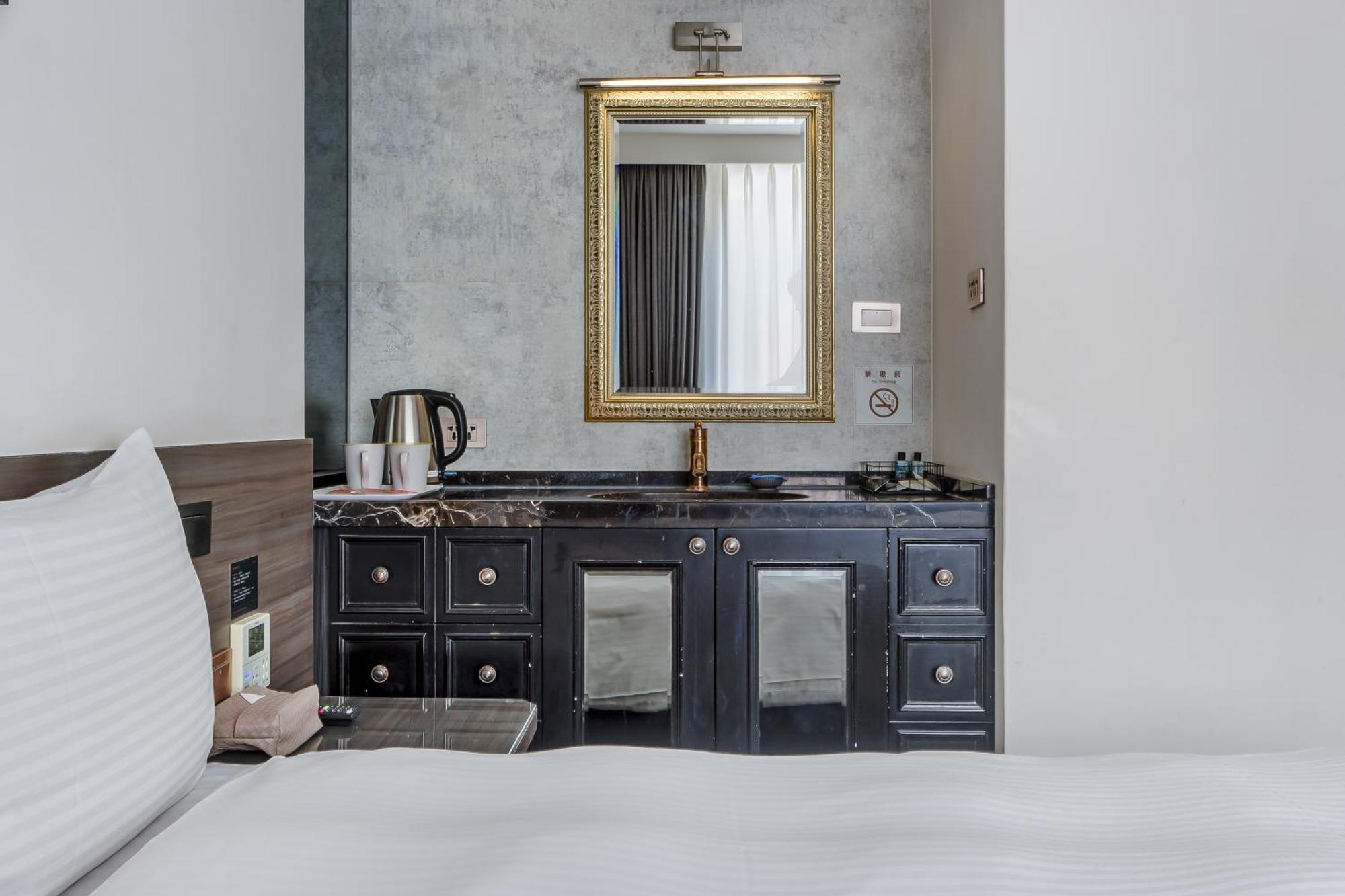 Dream Mansion Hotel Taichung Bagian luar foto