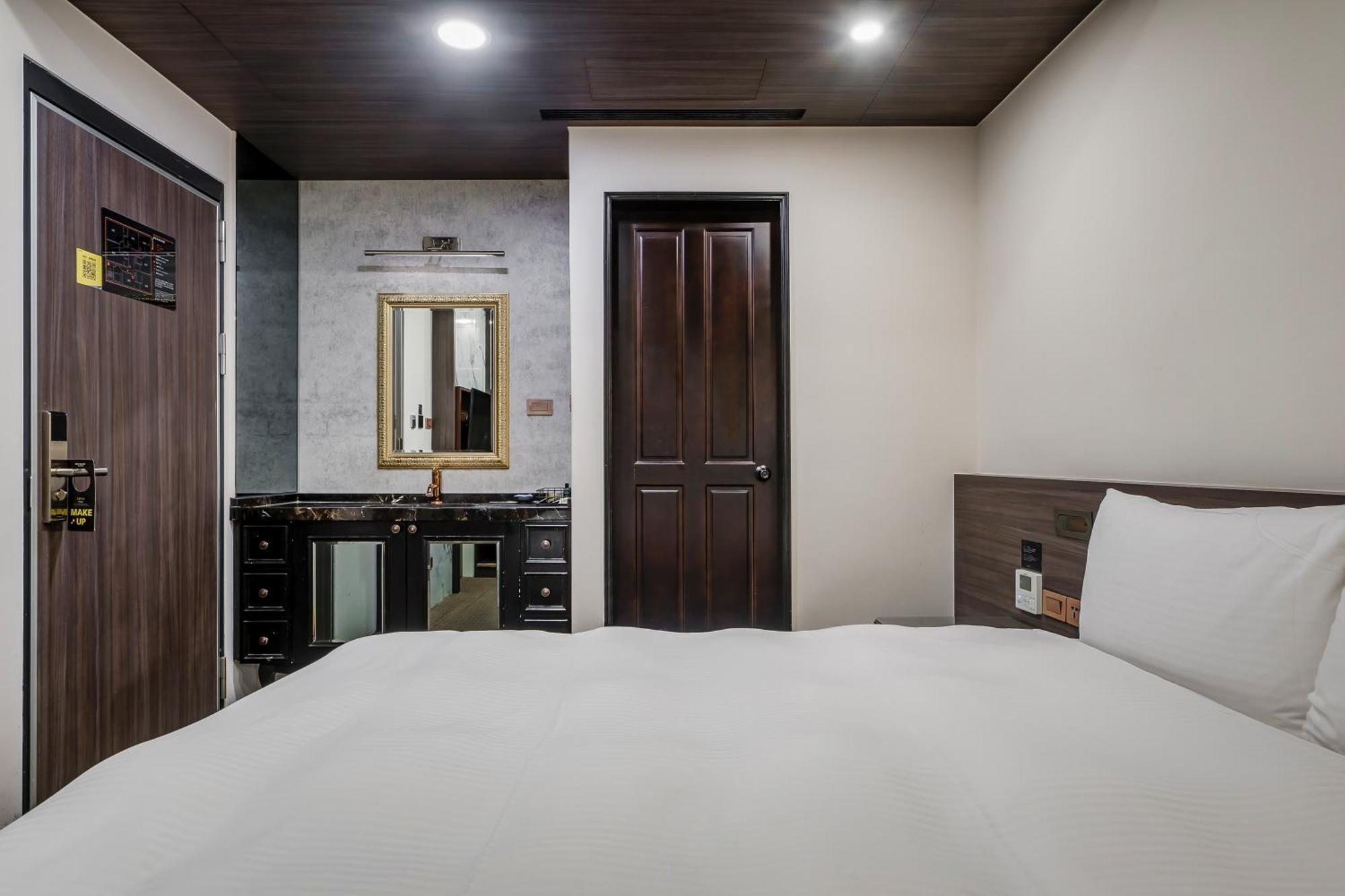 Dream Mansion Hotel Taichung Bagian luar foto