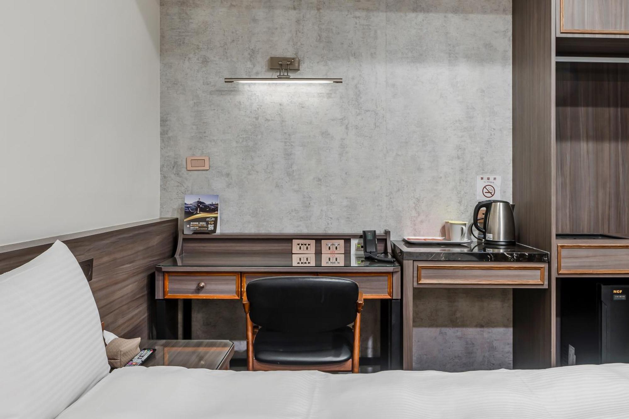 Dream Mansion Hotel Taichung Bagian luar foto