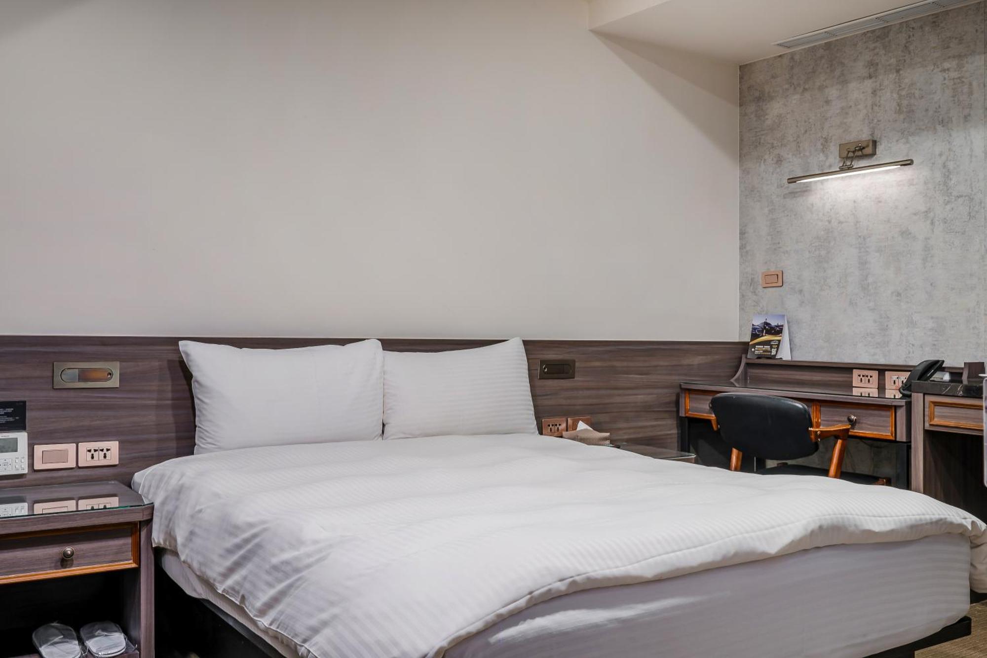 Dream Mansion Hotel Taichung Bagian luar foto
